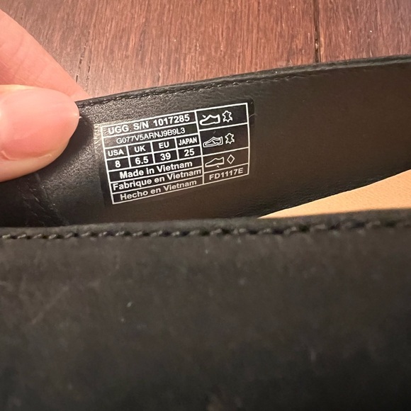 UGG | Black Nubuck Mesa Tassel Flats - Picture 5 of 5